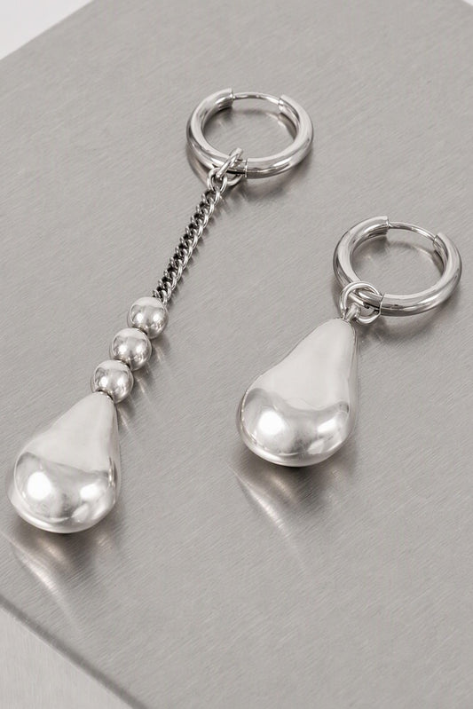 Ann Demeulemeester Nais Pearl Earrings In Antique Silver closeup