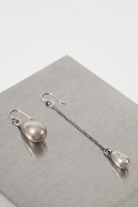 Ann Demeulemeester Nais Pearl Earrings In Antique Silver