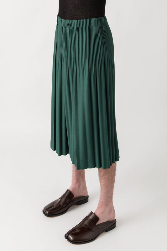 Homme Plissé Issey Miyake Tailored Pleats Long Shorts in Evergreen SS25 side