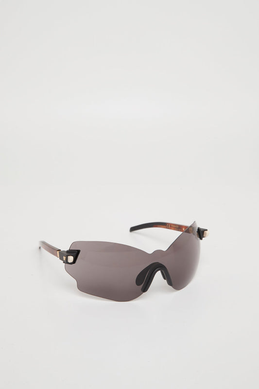 Kuboraum E51 in Black and Havannah Red angled front