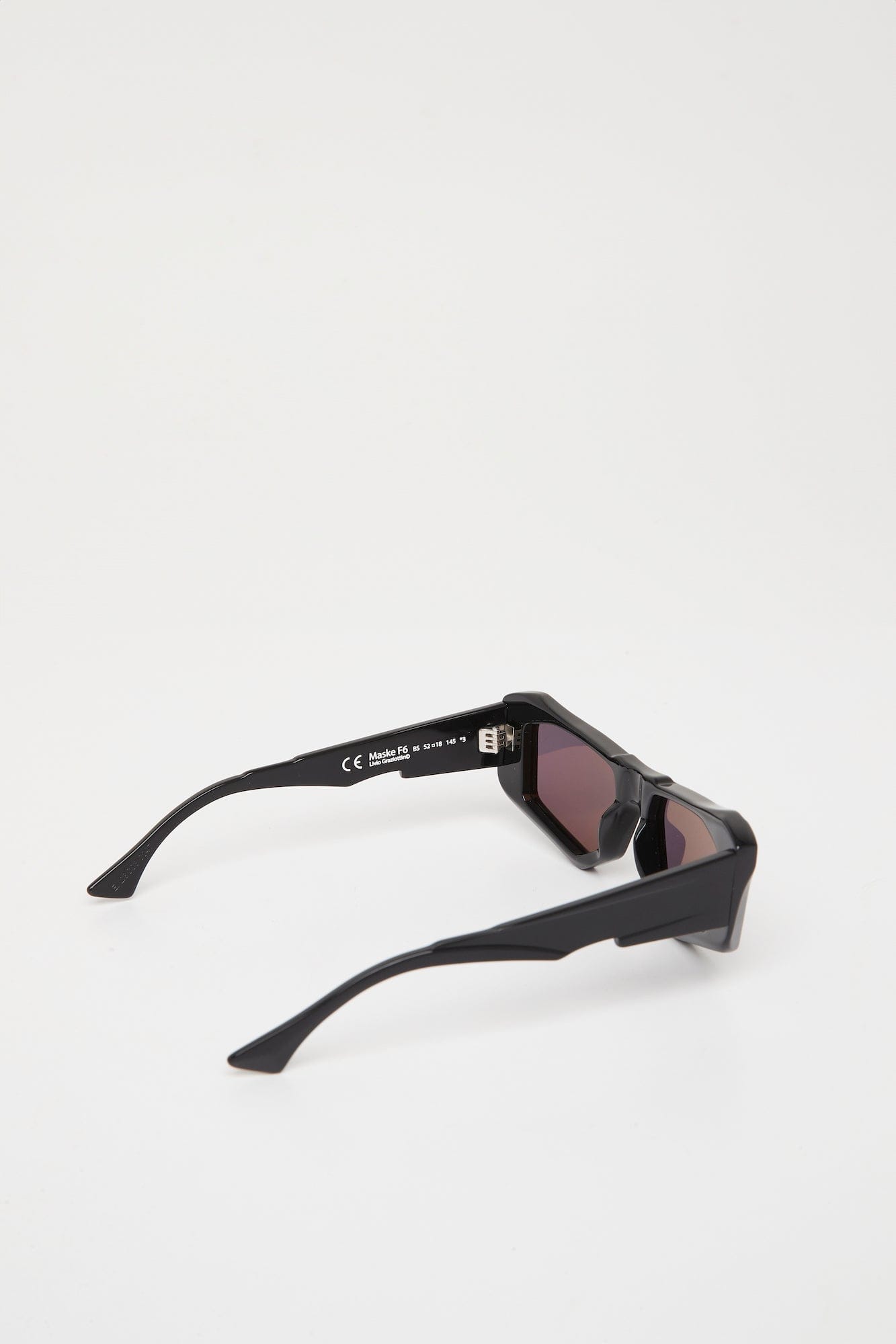 Kuboraum F6 in Black Shine back angle