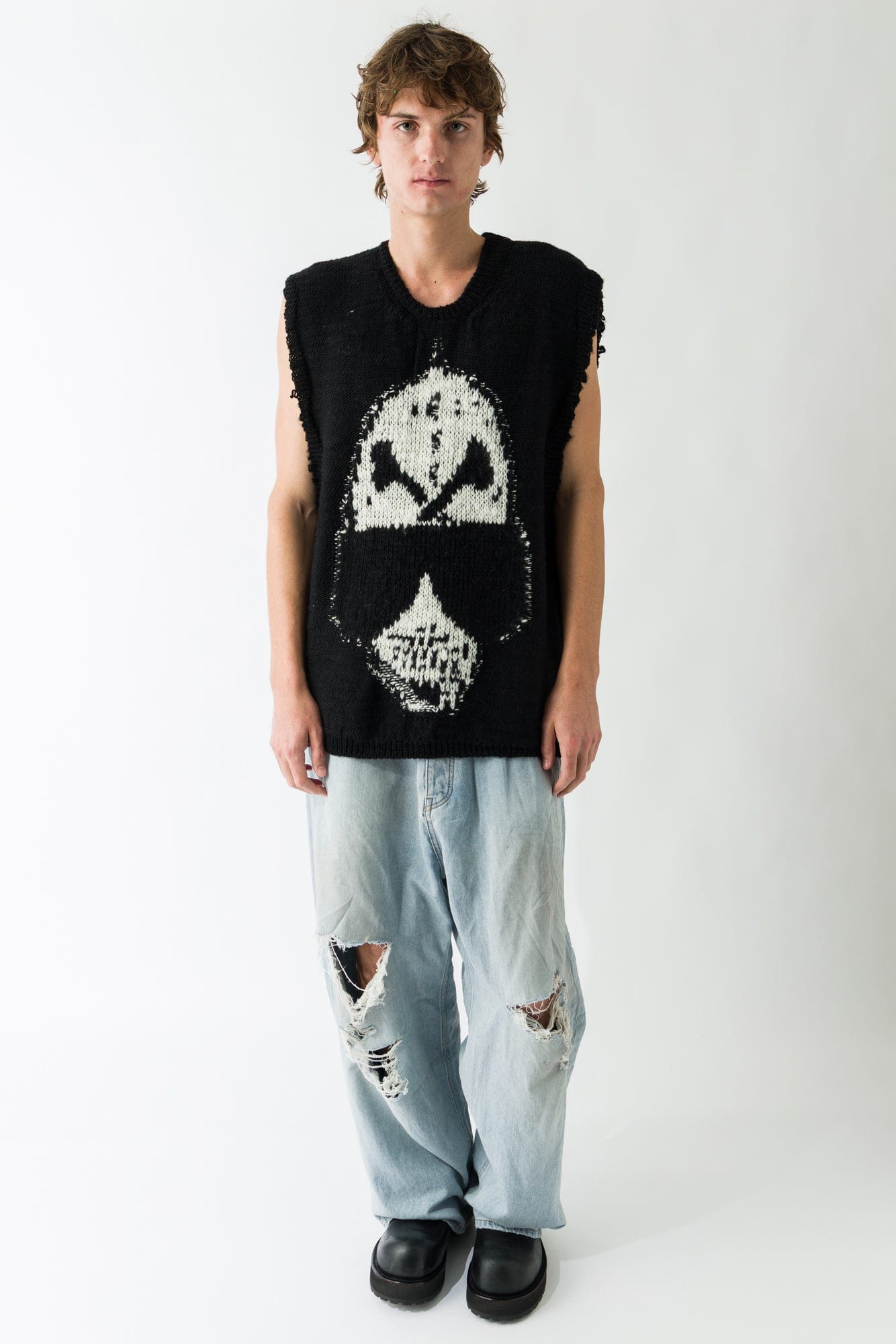 Lu'u Dan Oversized Sweater Vest in Black full look