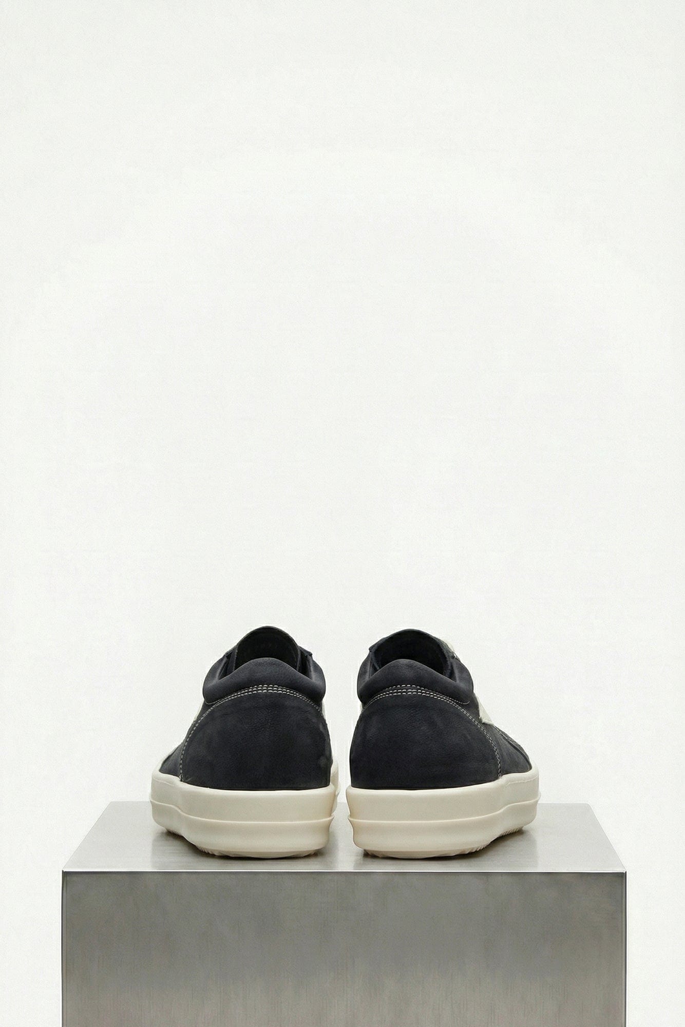 Rick Owens Scarpe In Pelle Extreme Low Sneaks in Black/Milk SS26 back