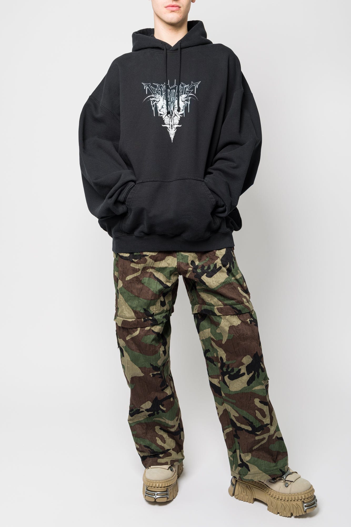 Vetements Metalized Wrinkled Cargo Pants full look