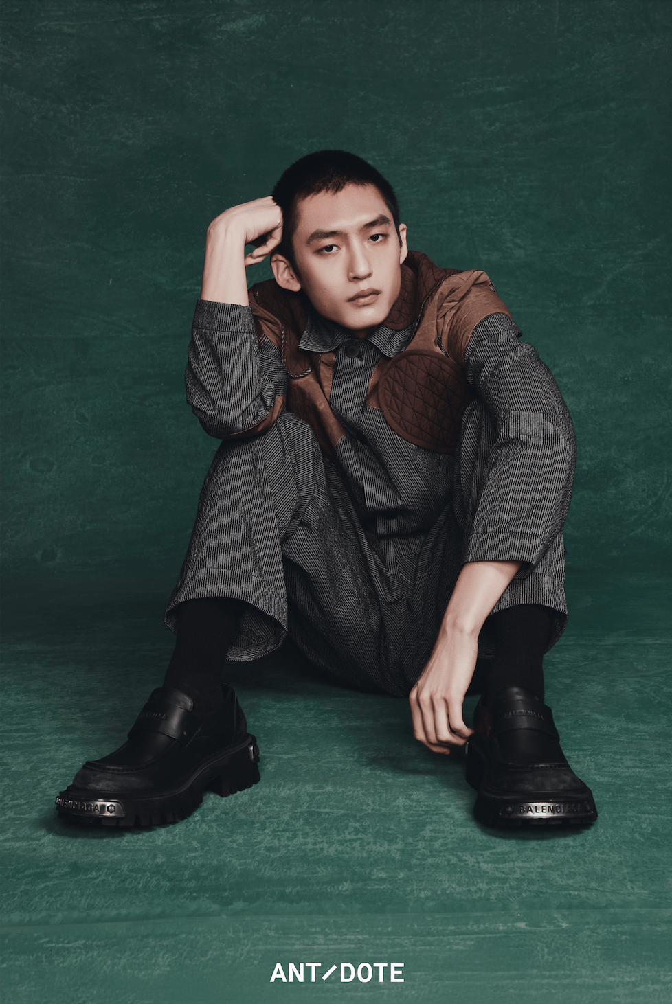 High-concept menswear styling with Craig Green utility trench, sharp pleats, and oversized footwear — Brandon in SS25 Look 1. Shop pieces from Craig Green and Balenciaga now at our Atlanta luxury boutique.