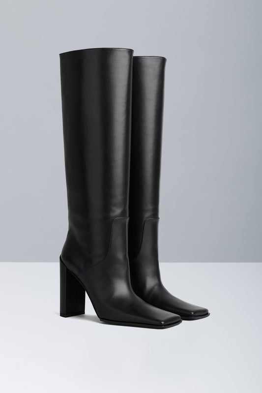 Alaïa High Knee Boots In Noir