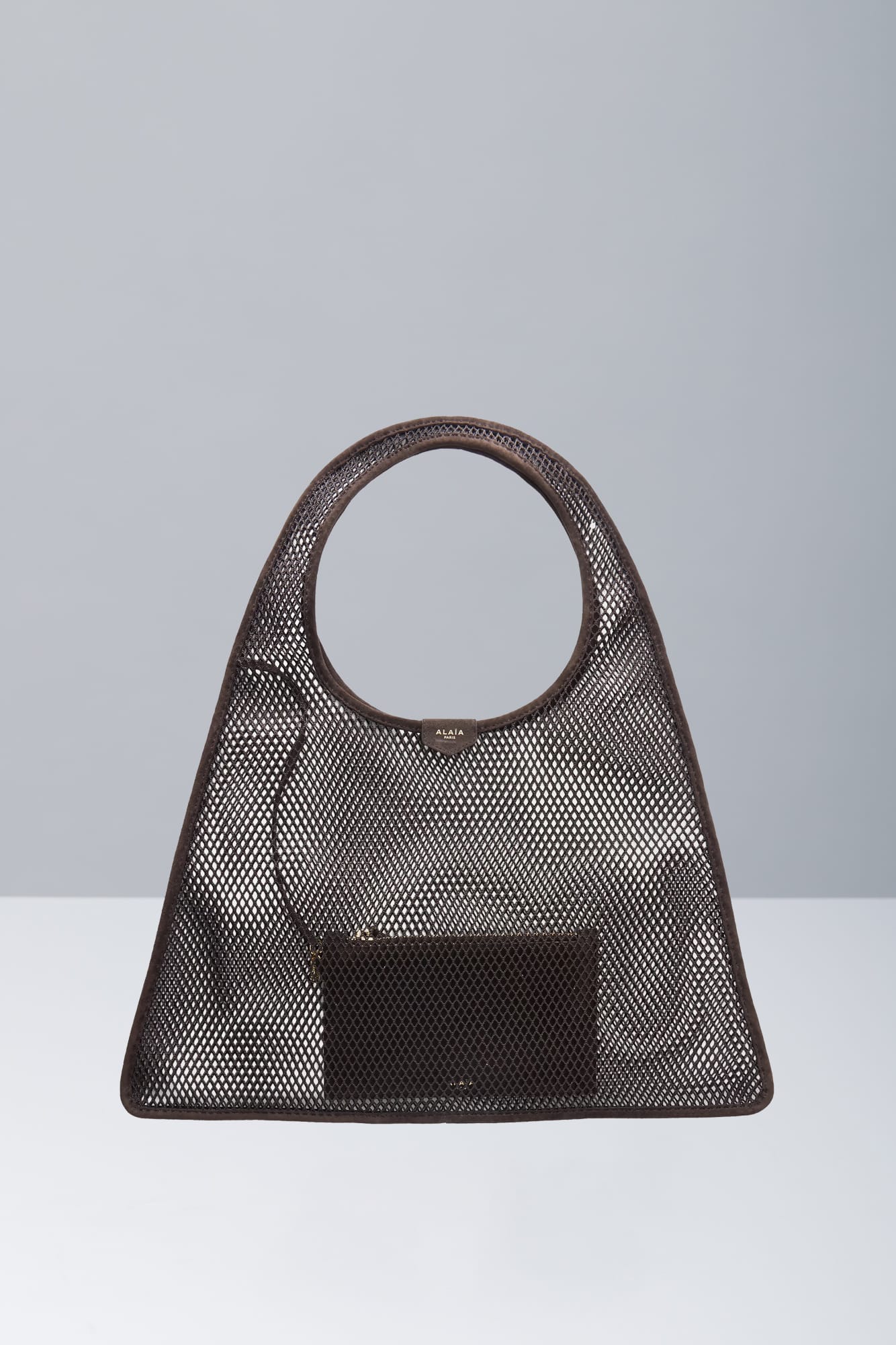Alaïa Hobo Fishnet in Brun Suede