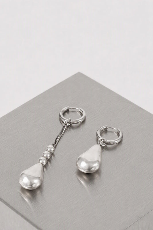 Ann Demeulemeester Nais Pearl Earrings In Antique Silver