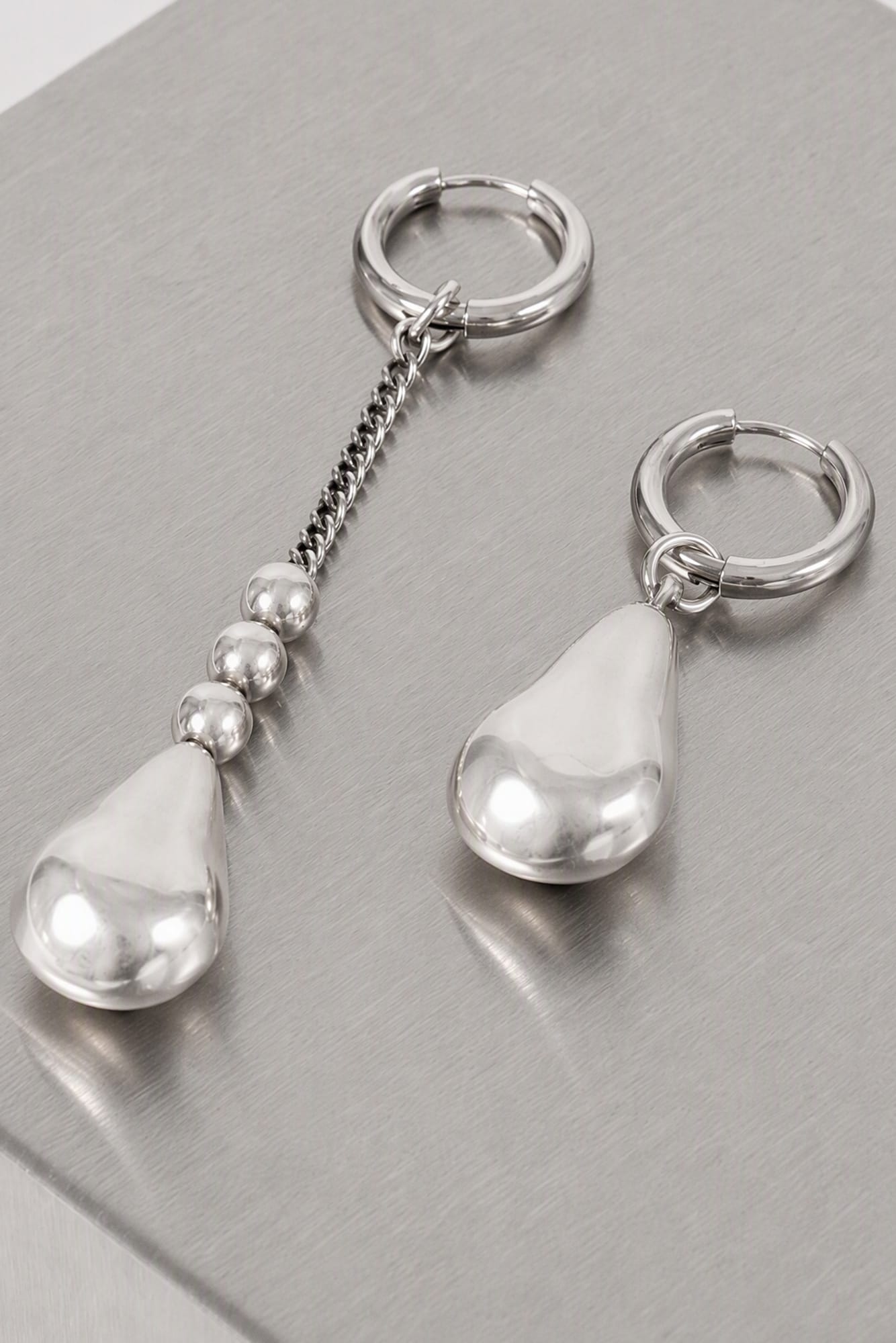 Ann Demeulemeester Nais Pearl Earrings In Antique Silver closeup
