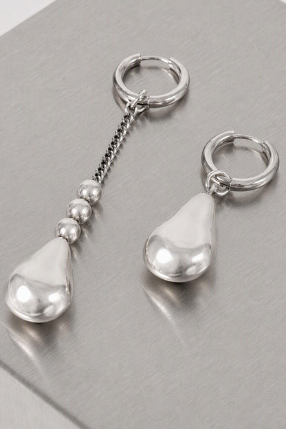 Ann Demeulemeester Nais Pearl Earrings In Antique Silver closeup