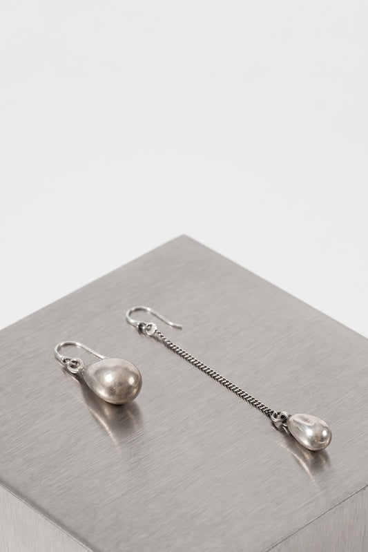 Ann Demeulemeester Nais Pearl Earrings In Antique Silver