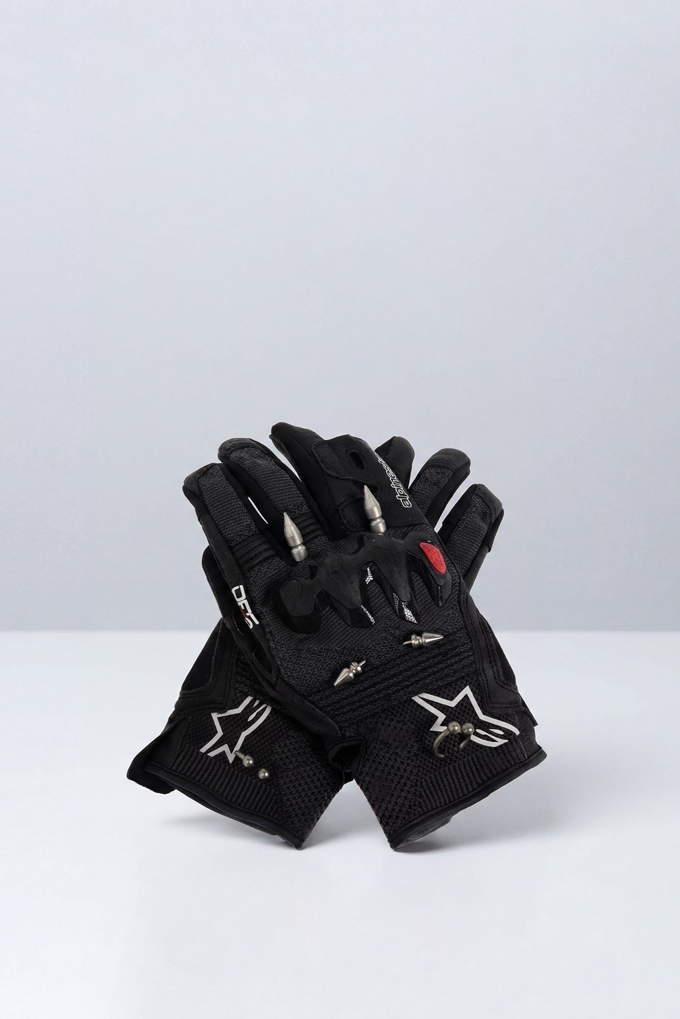 Balenciaga Alpine Star Gloves In Black