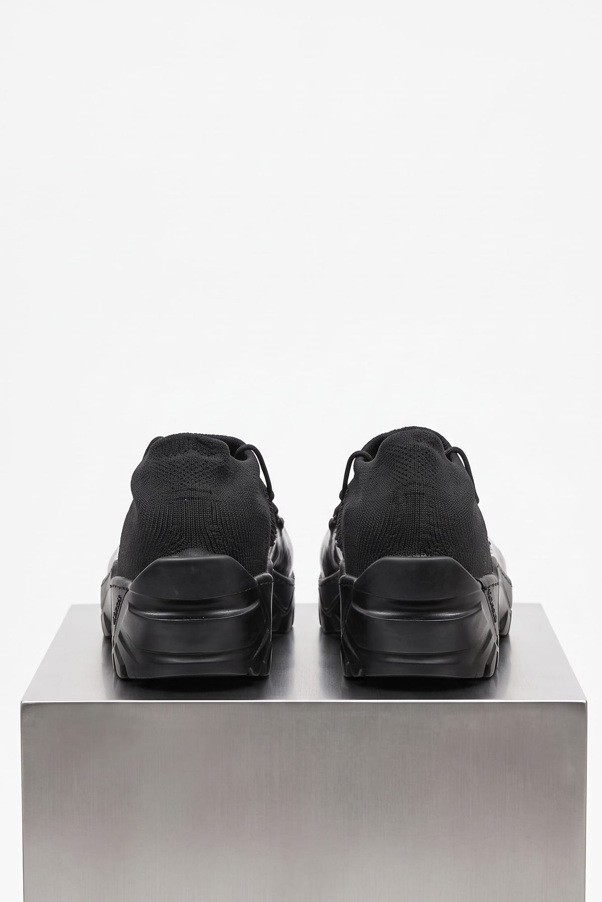Demon Vipara Black back