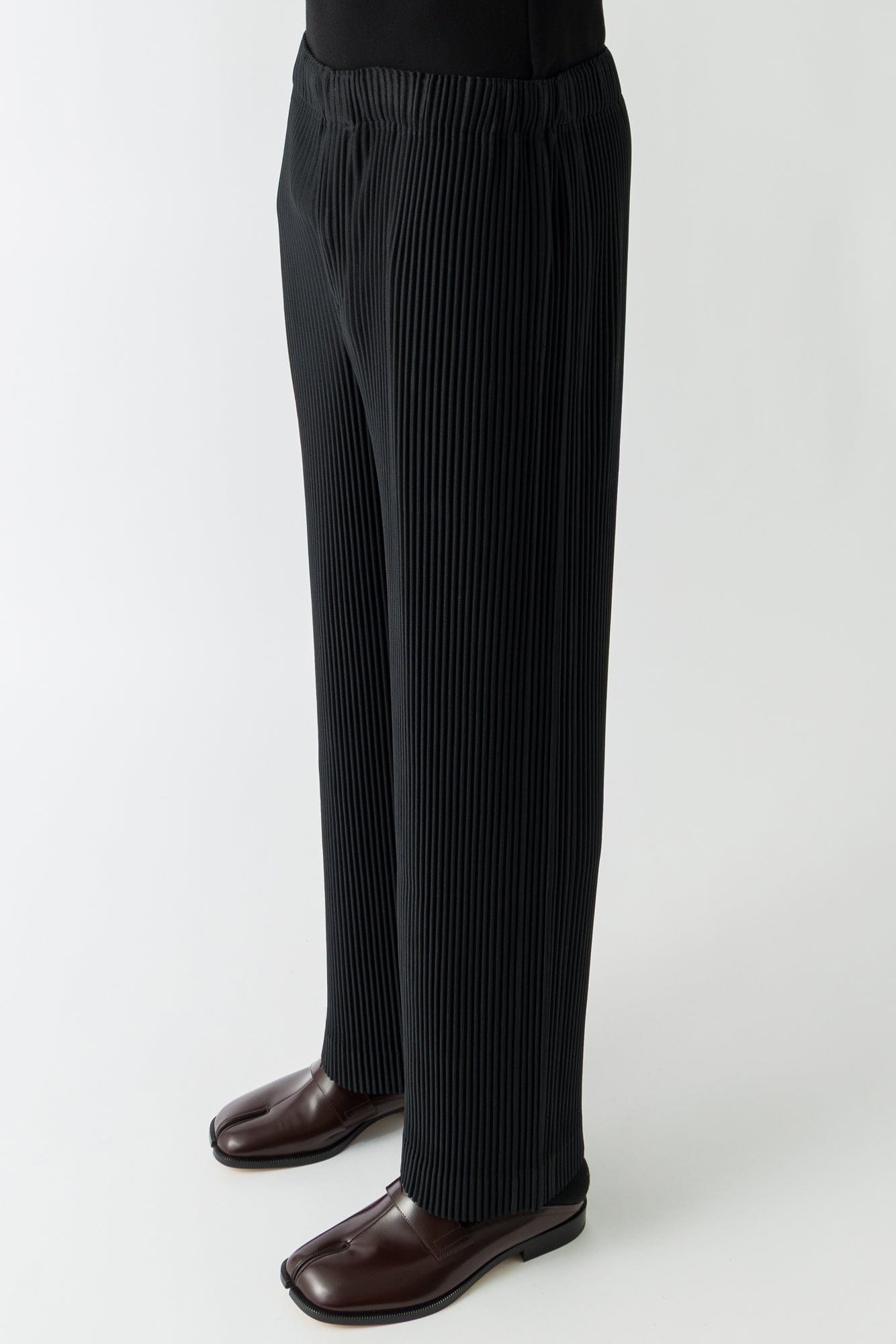 Homme Plissé Issey Miyake Monthly Colors Trousers In Black FW25 side