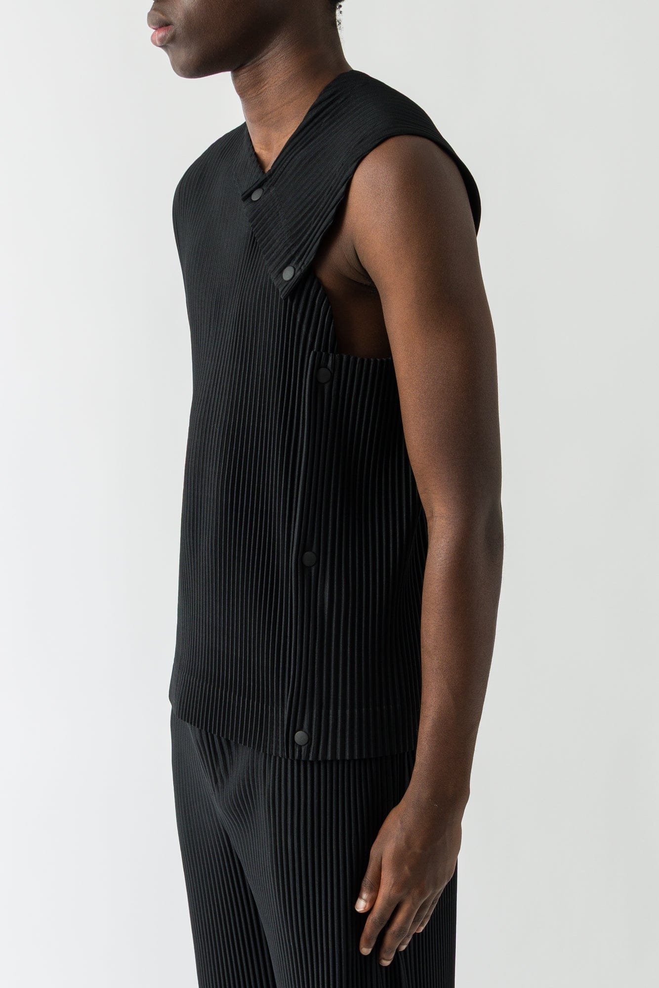 Homme Plissé Issey Miyake Stone Cloud Tank In Black – Antidote
