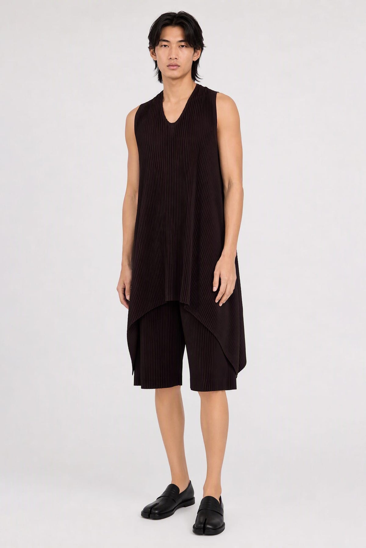 Homme Plissé Issey Miyake Wear or Wrap Shorts in Eggplant Black full look