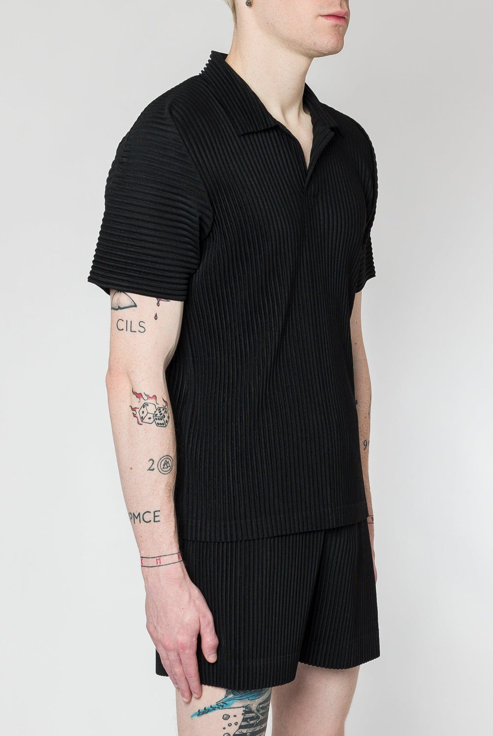 Homme Plissé Issey Miyake Basics Polo in Black – Antidote Fashion and  Lifestyle