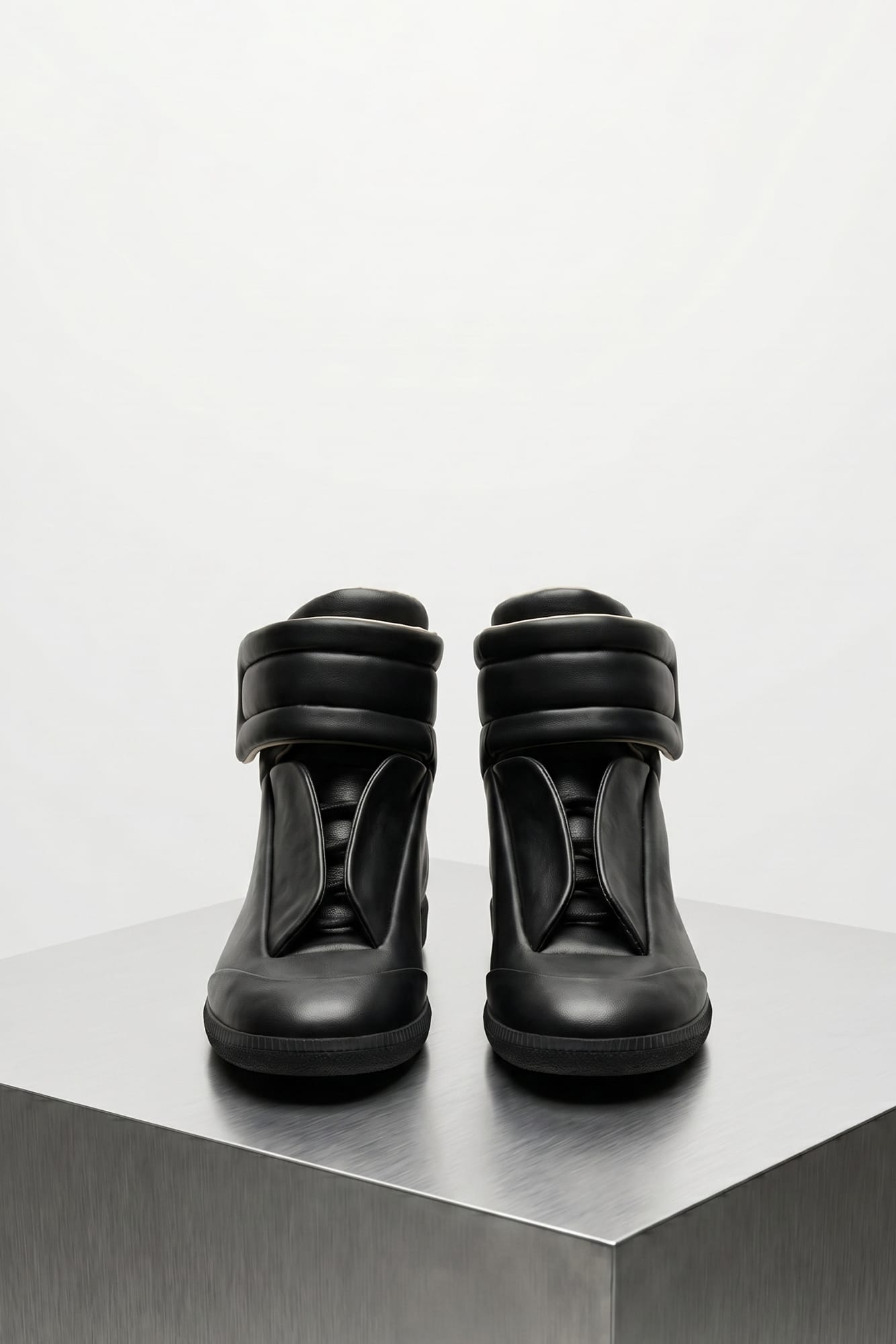 Maison Margiela Future Mid Top in Black front