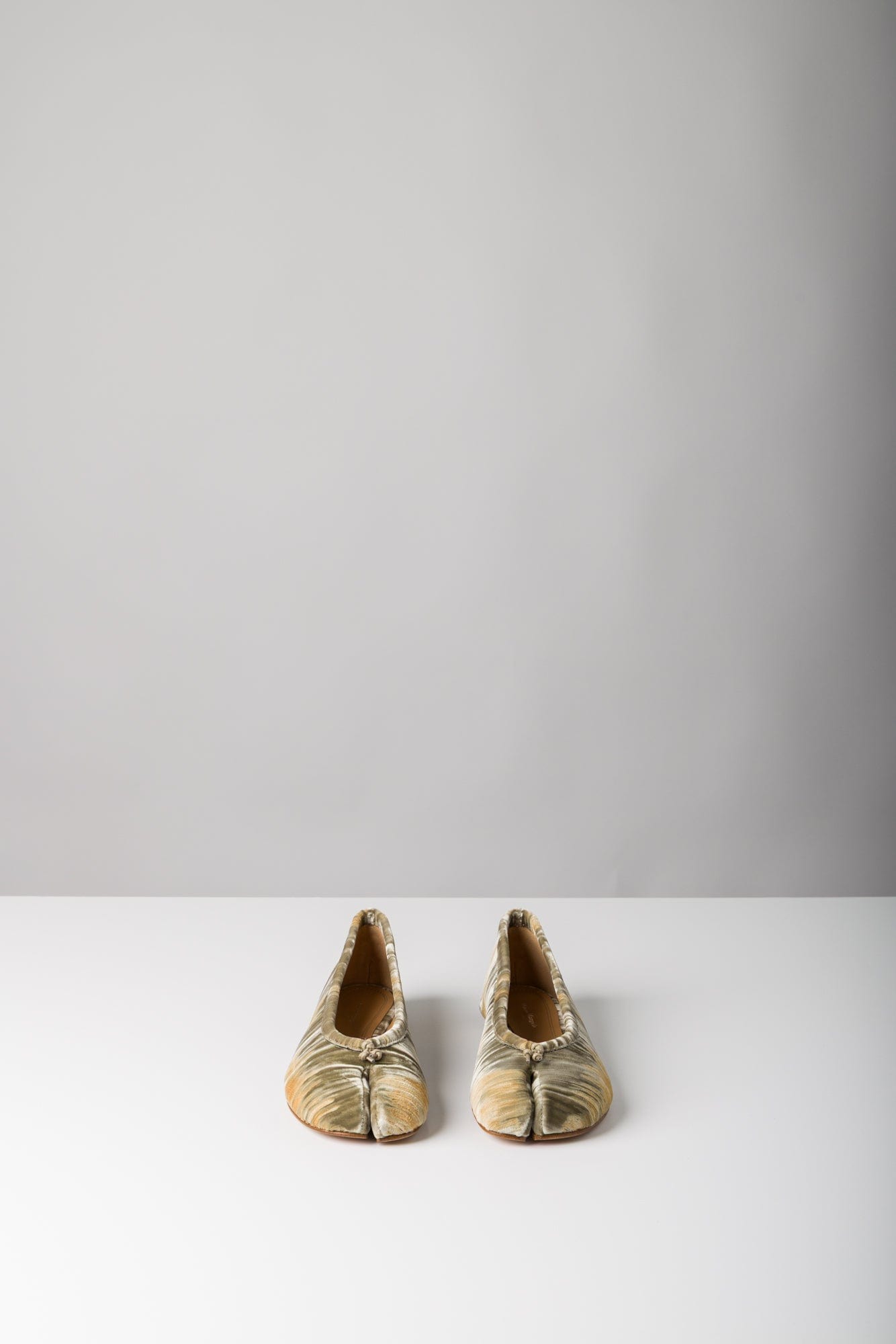 Maison Margiela Tabi Ballerina New in Gold Velvet front