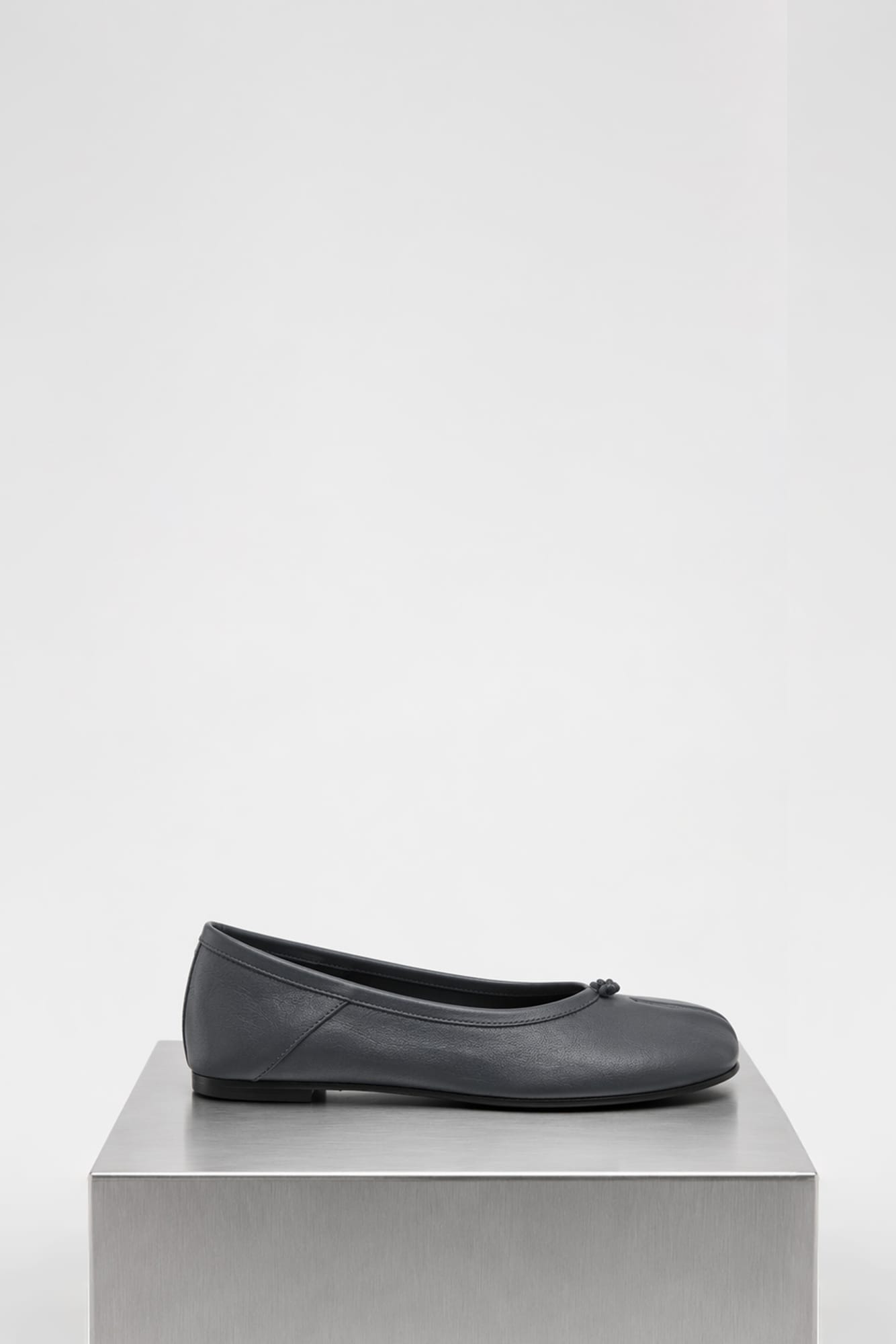 Maison Margiela Tabi Ballerina in Grey Blue