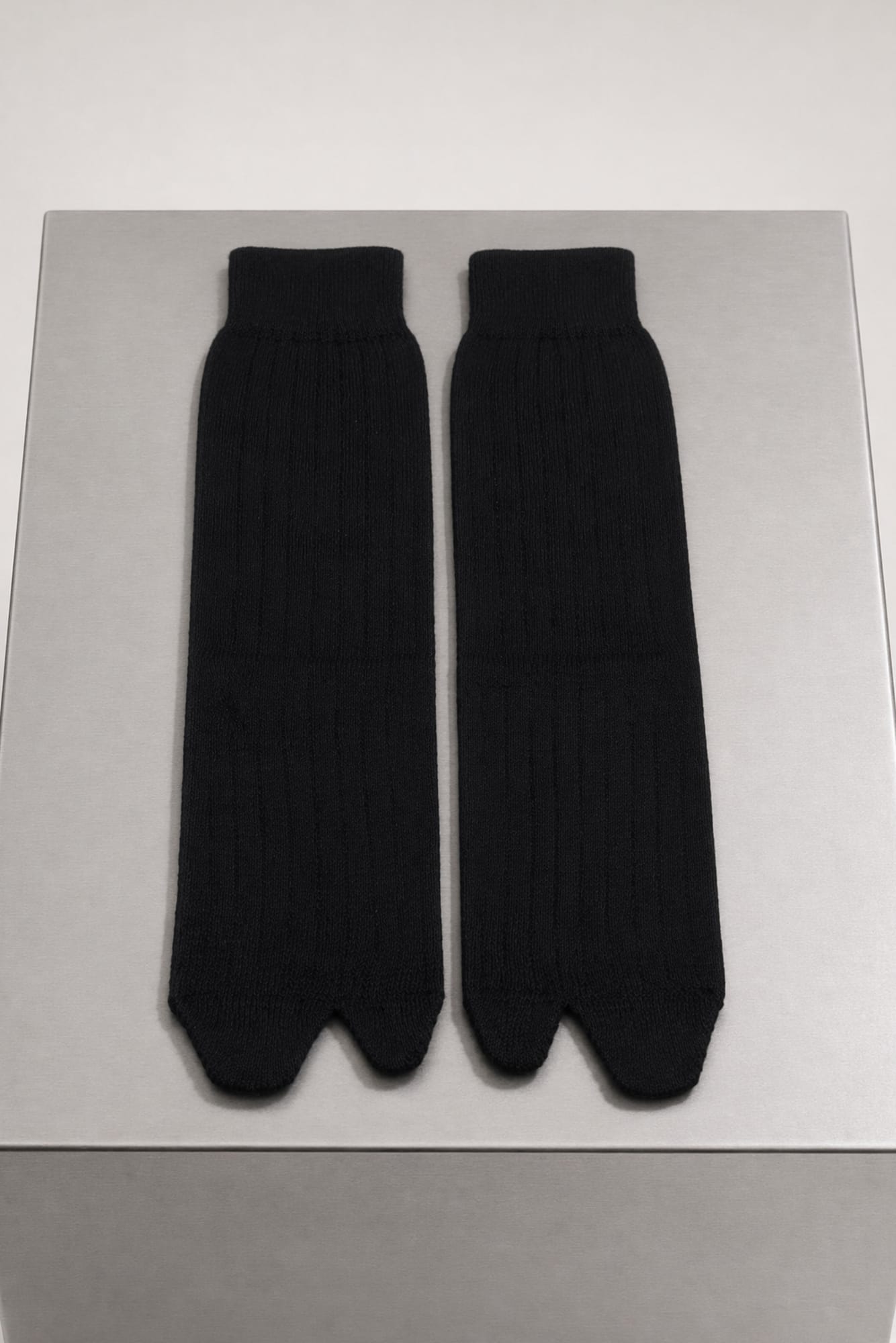 Maison Margiela Tabi Bootleg in Black