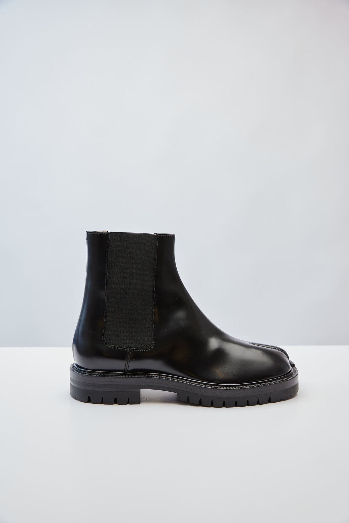 Maison Margiela Tabi County Chelsea side