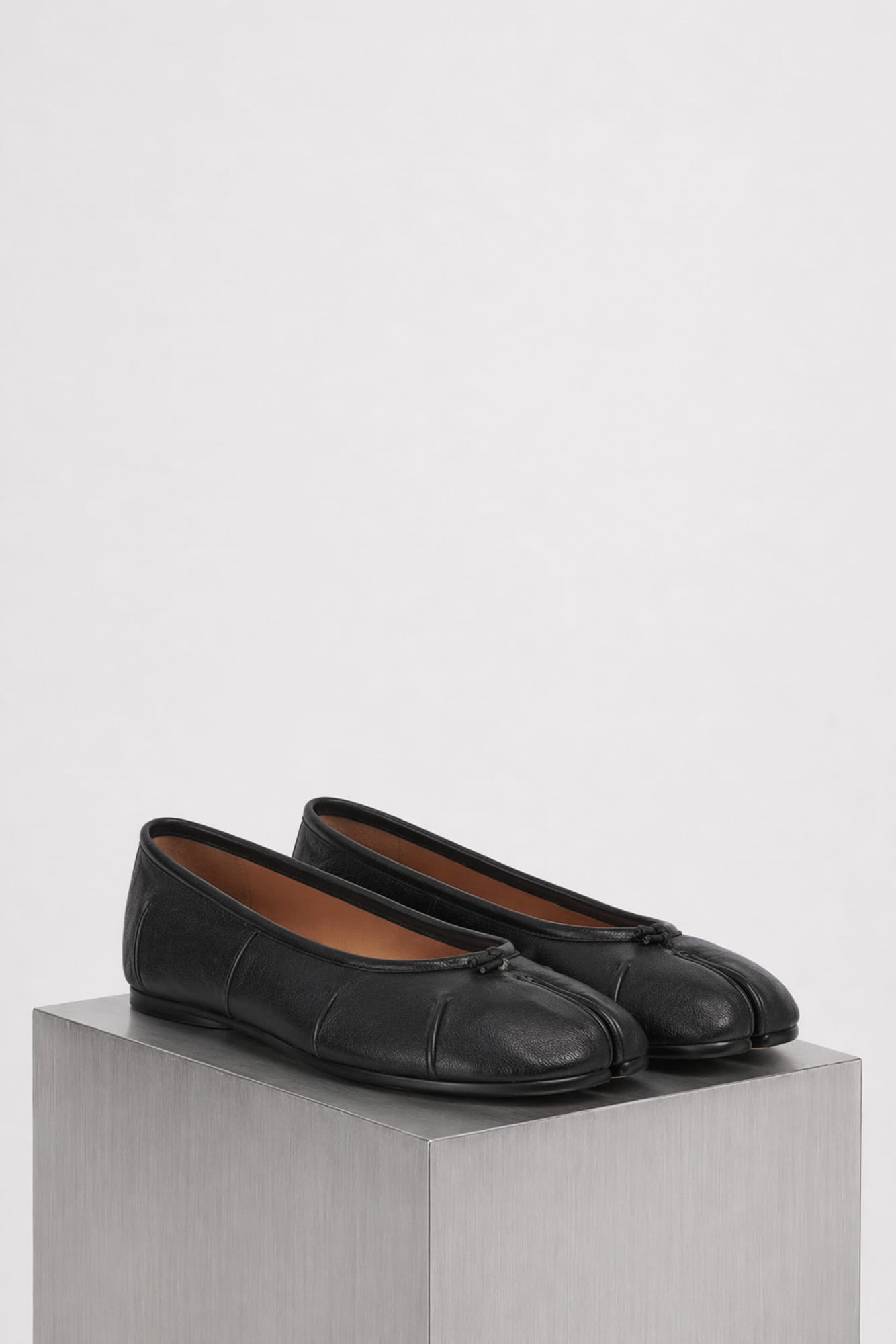 Maison Margiela Tabi Flats in Black Leather