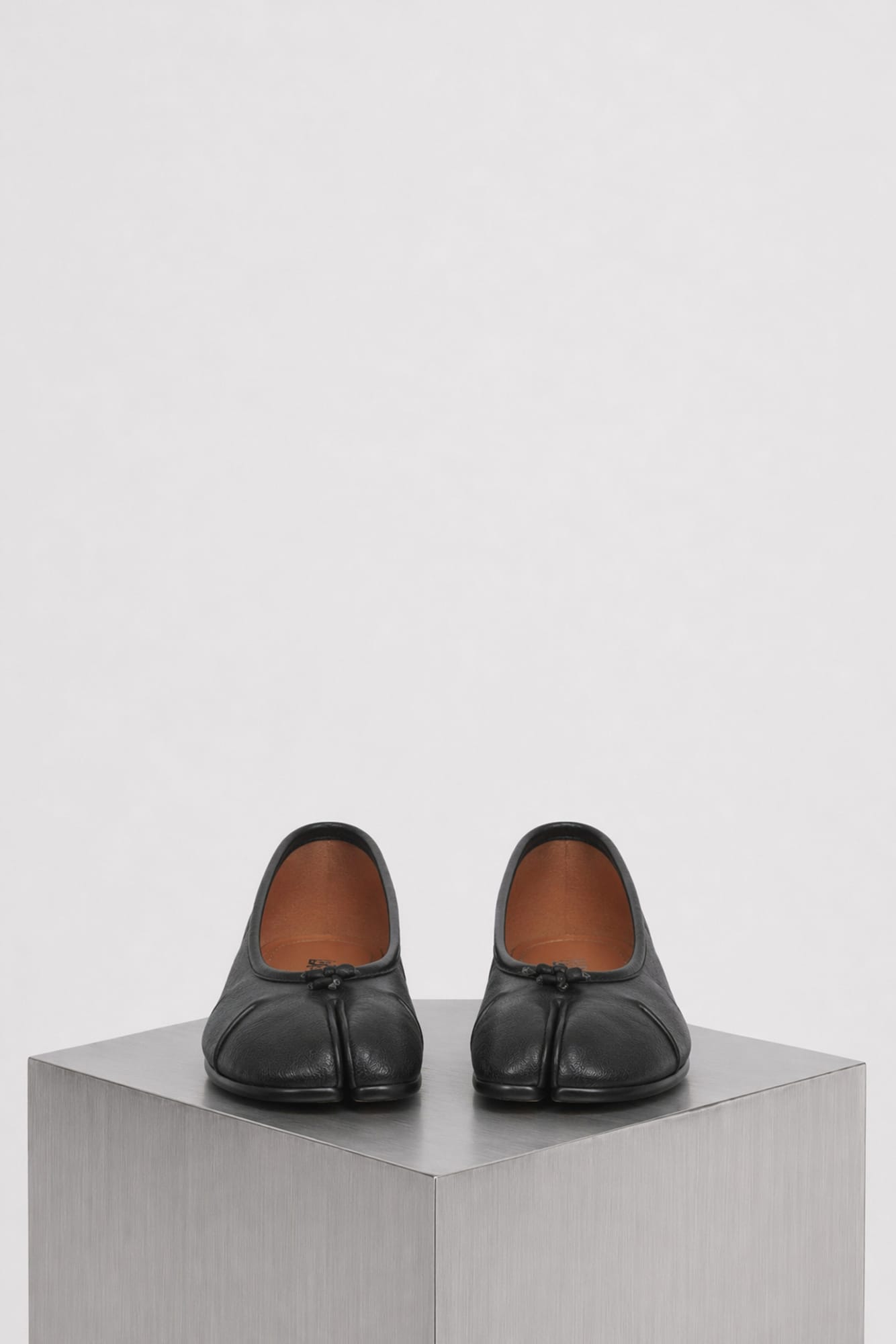 Maison Margiela Tabi Flats in Black Leather front