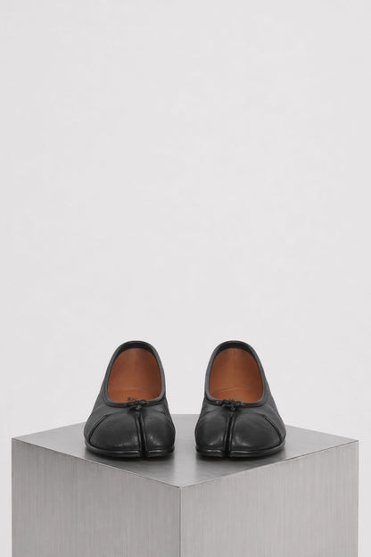 Maison Margiela Tabi Flats in Black Leather front