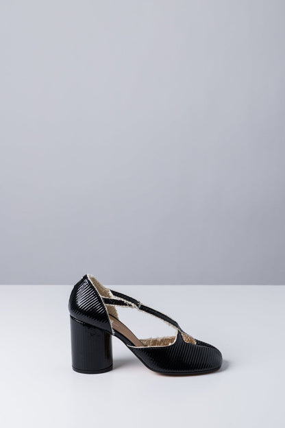 Maison Margiela Tabi Pump Straps H80 in Black