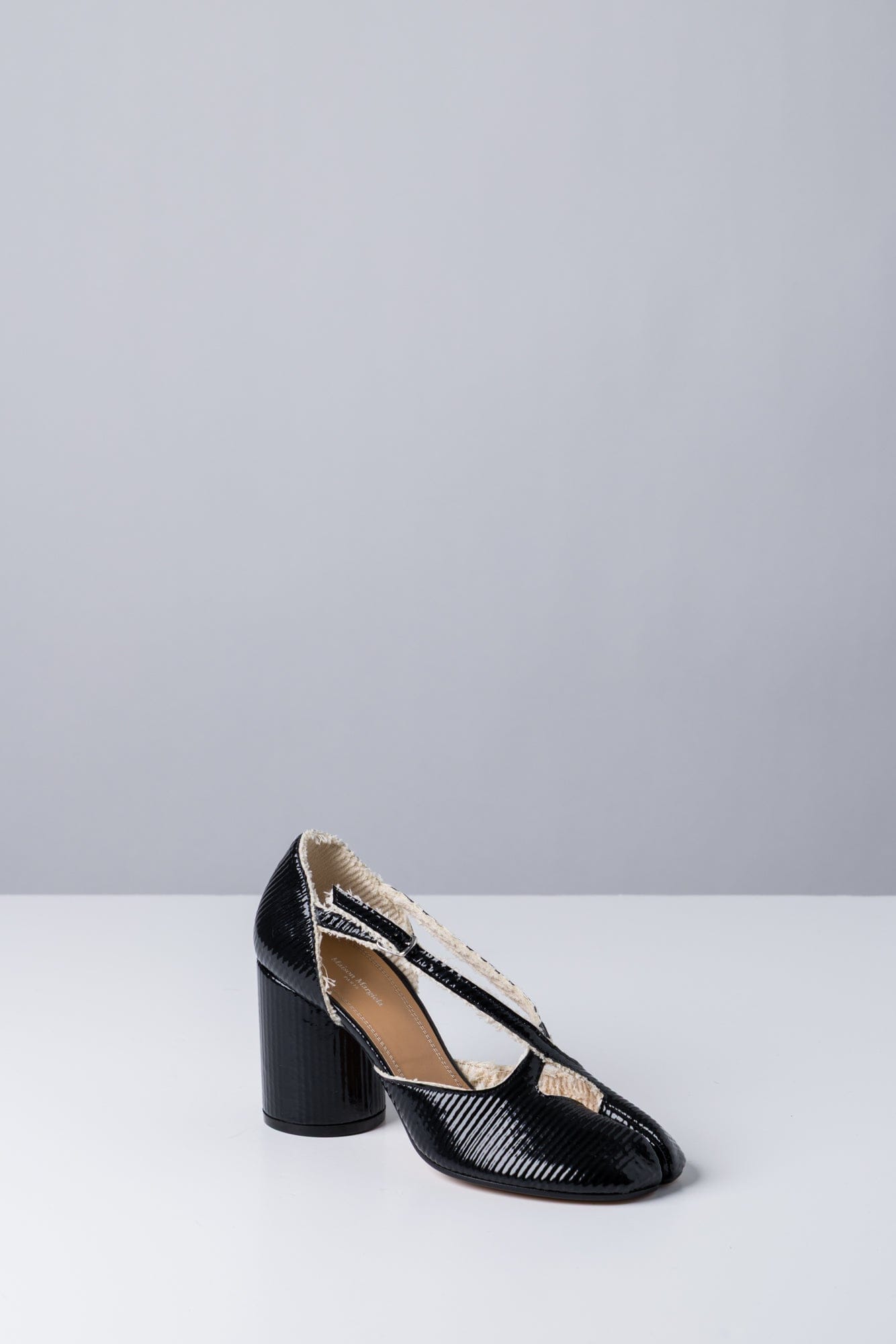 Maison Margiela Tabi Pump Straps H80 in Black