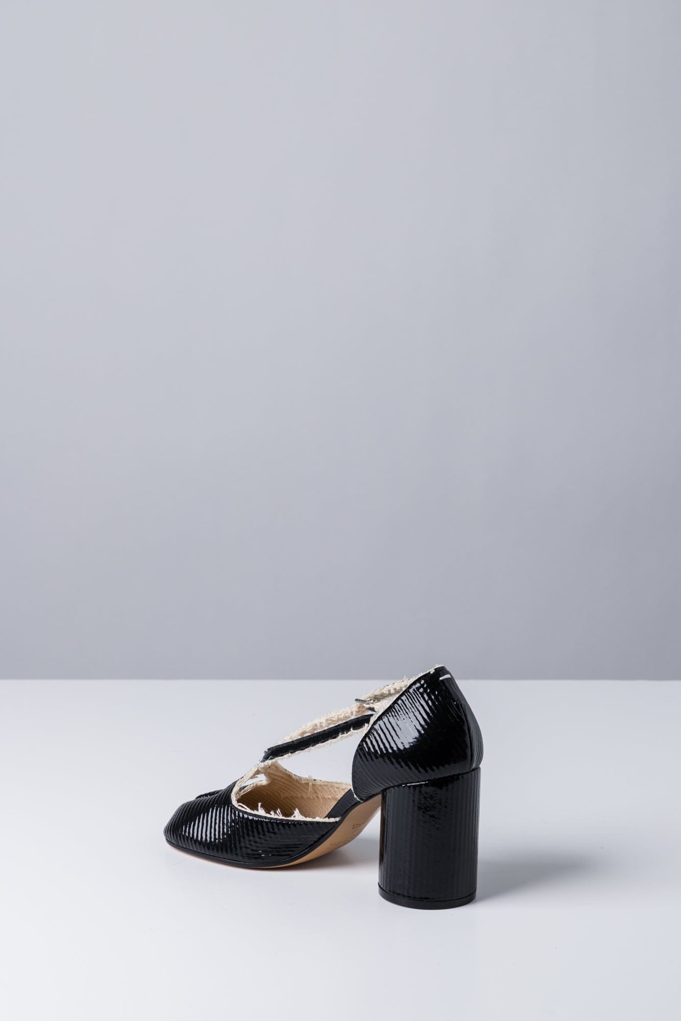 Maison Margiela Tabi Pump Straps H80 in Black