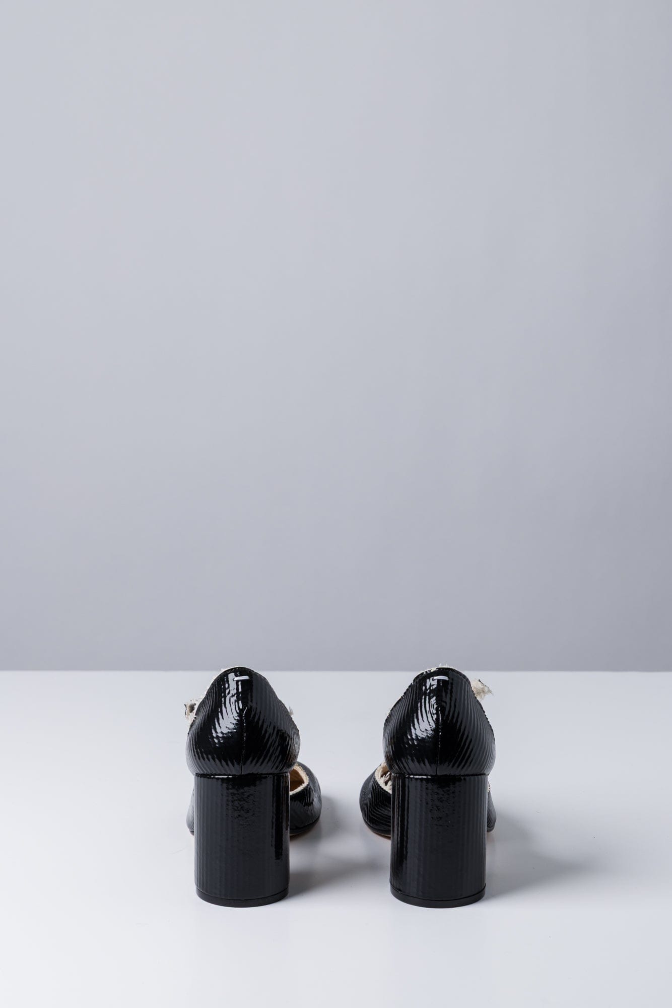 Maison Margiela Tabi Pump Straps H80 in Black