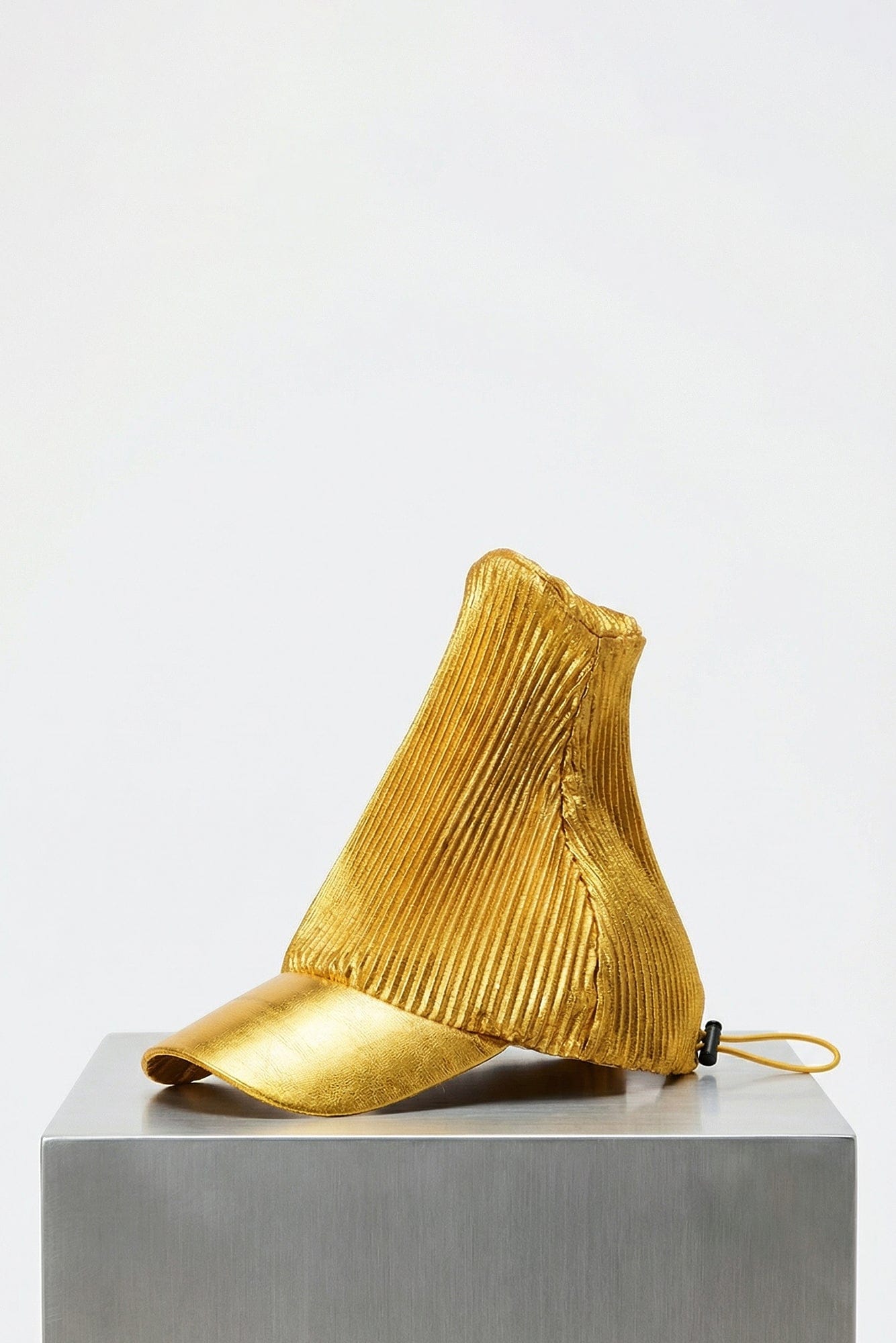 Melitta Baumeister Pointy Cap in Gold