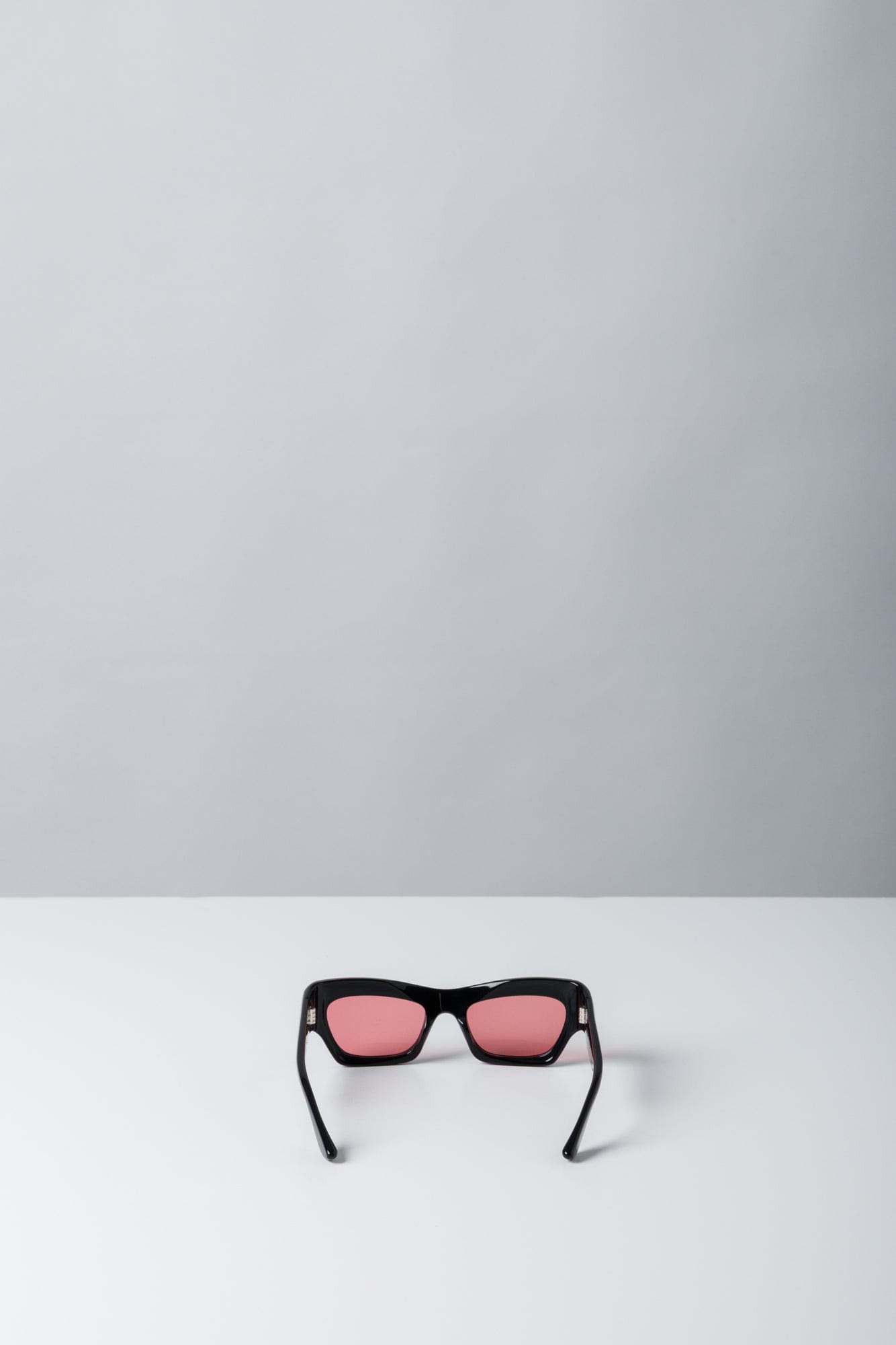 Port Tanger Aryeen in Wardi Lens back