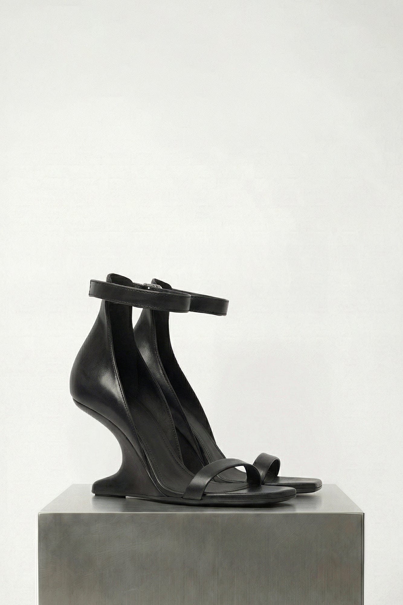 Rick Owens Cantilever Sandal in Black