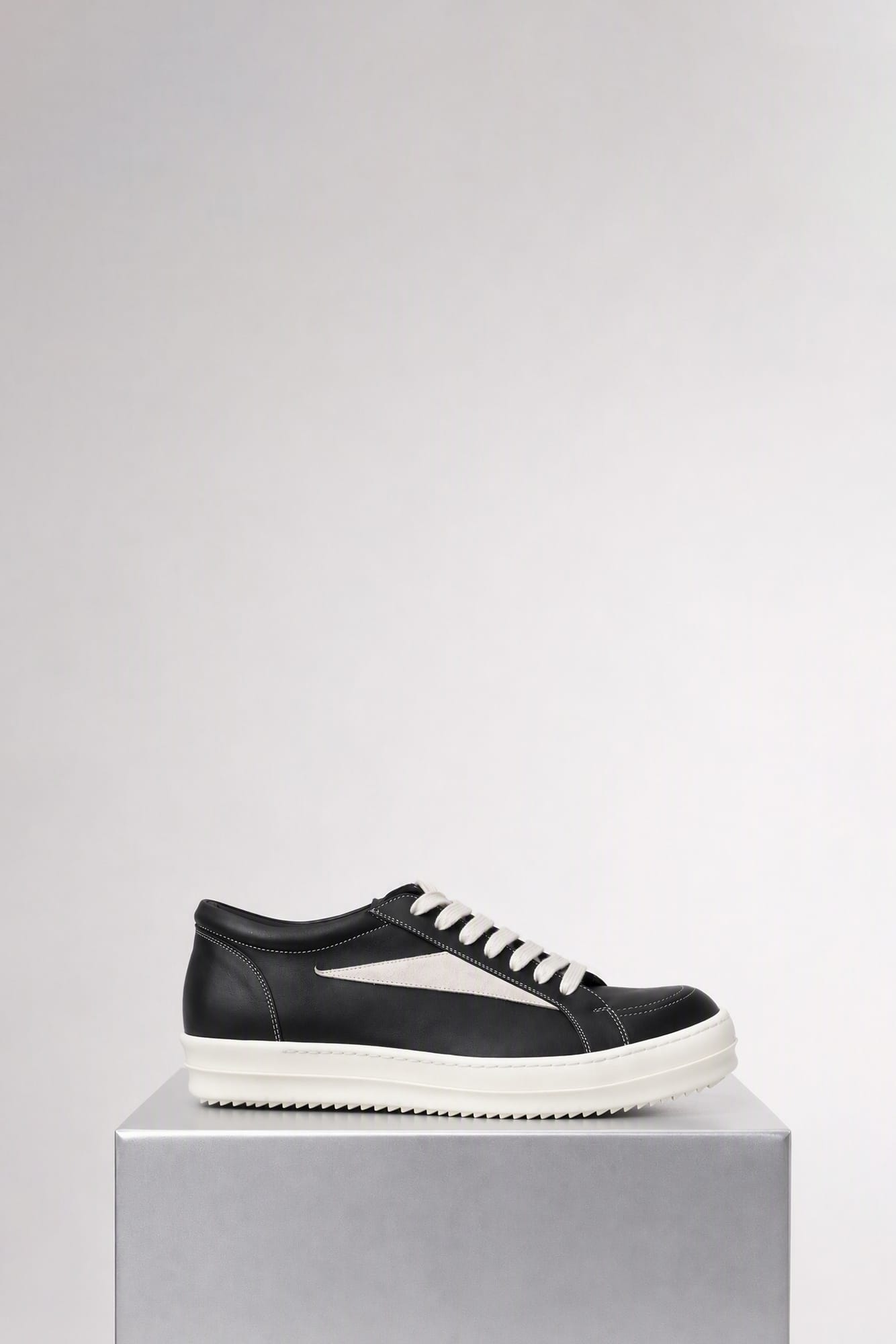 Rick Owens Vintage Sneaks in Black/Milk