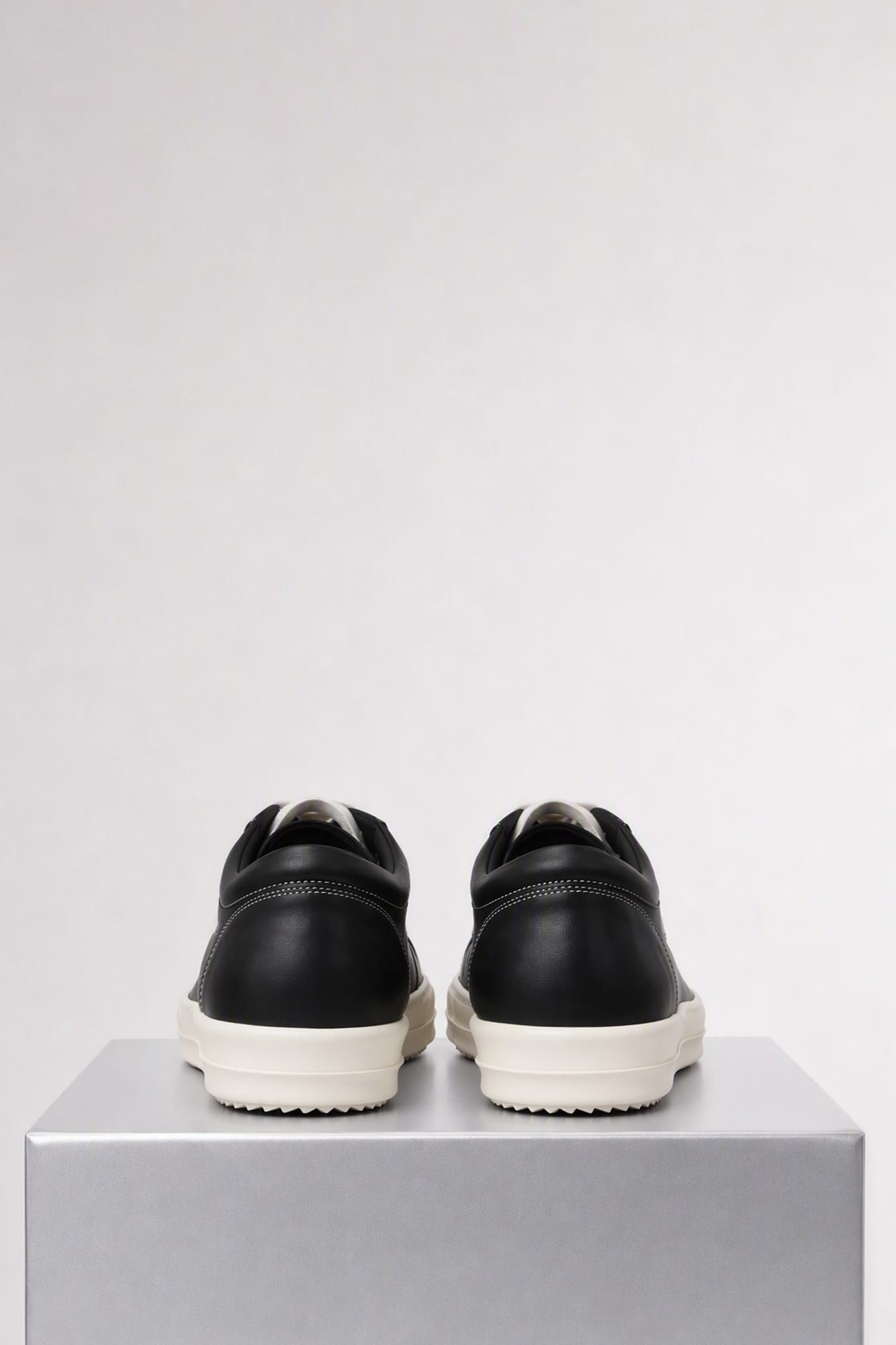 Rick Owens Vintage Sneaks in Black/Milk back