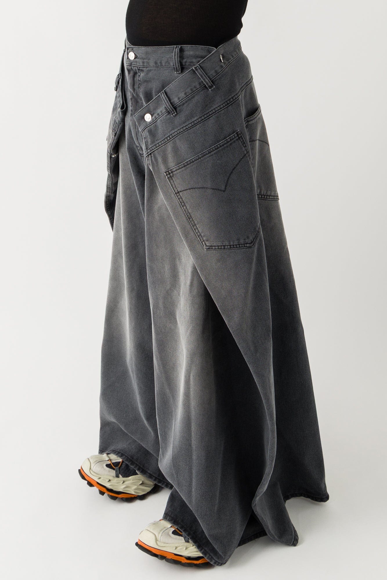 Lu'u Dan Maxi Jeans in Grey