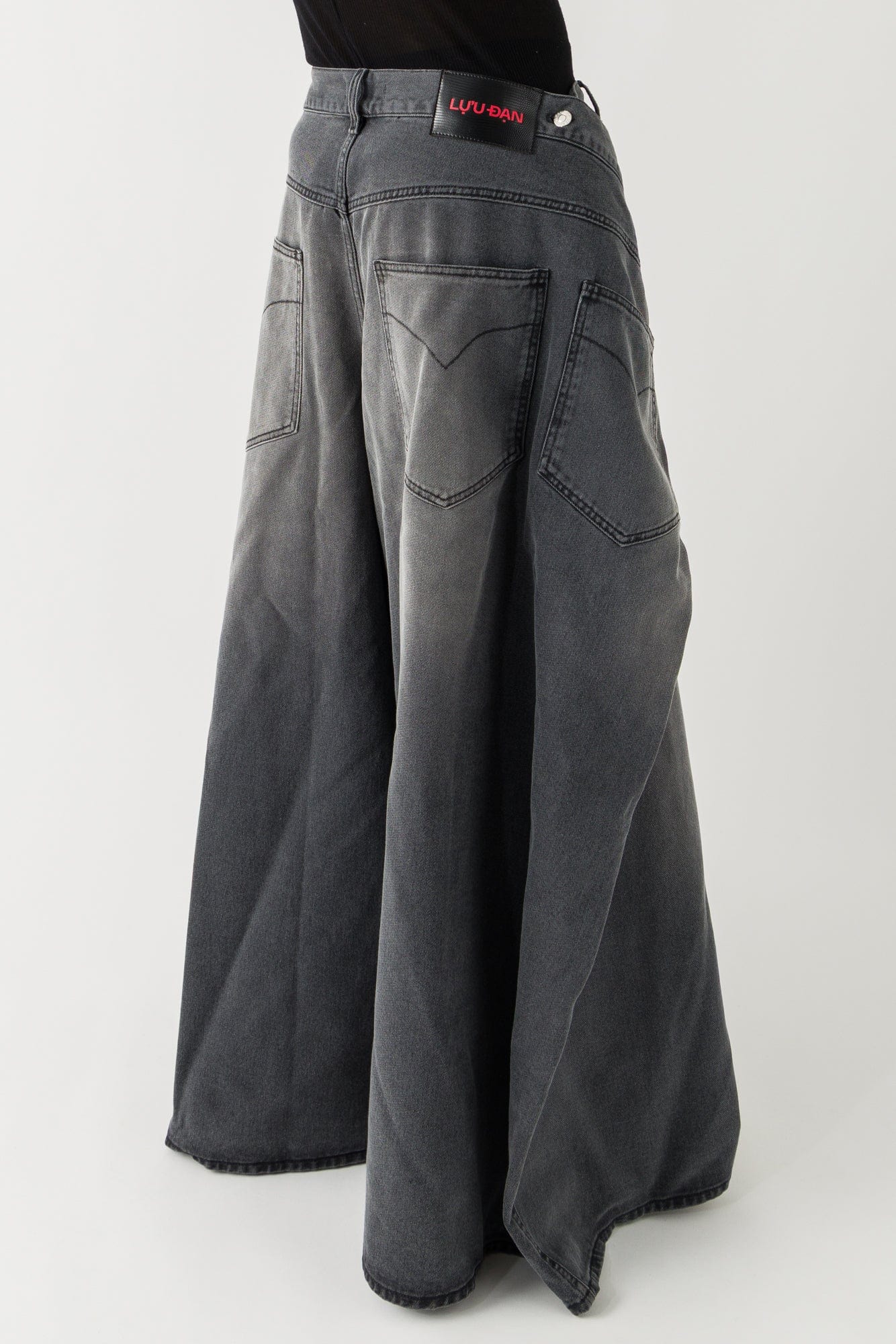 Lu'u Dan Maxi Jeans in Grey