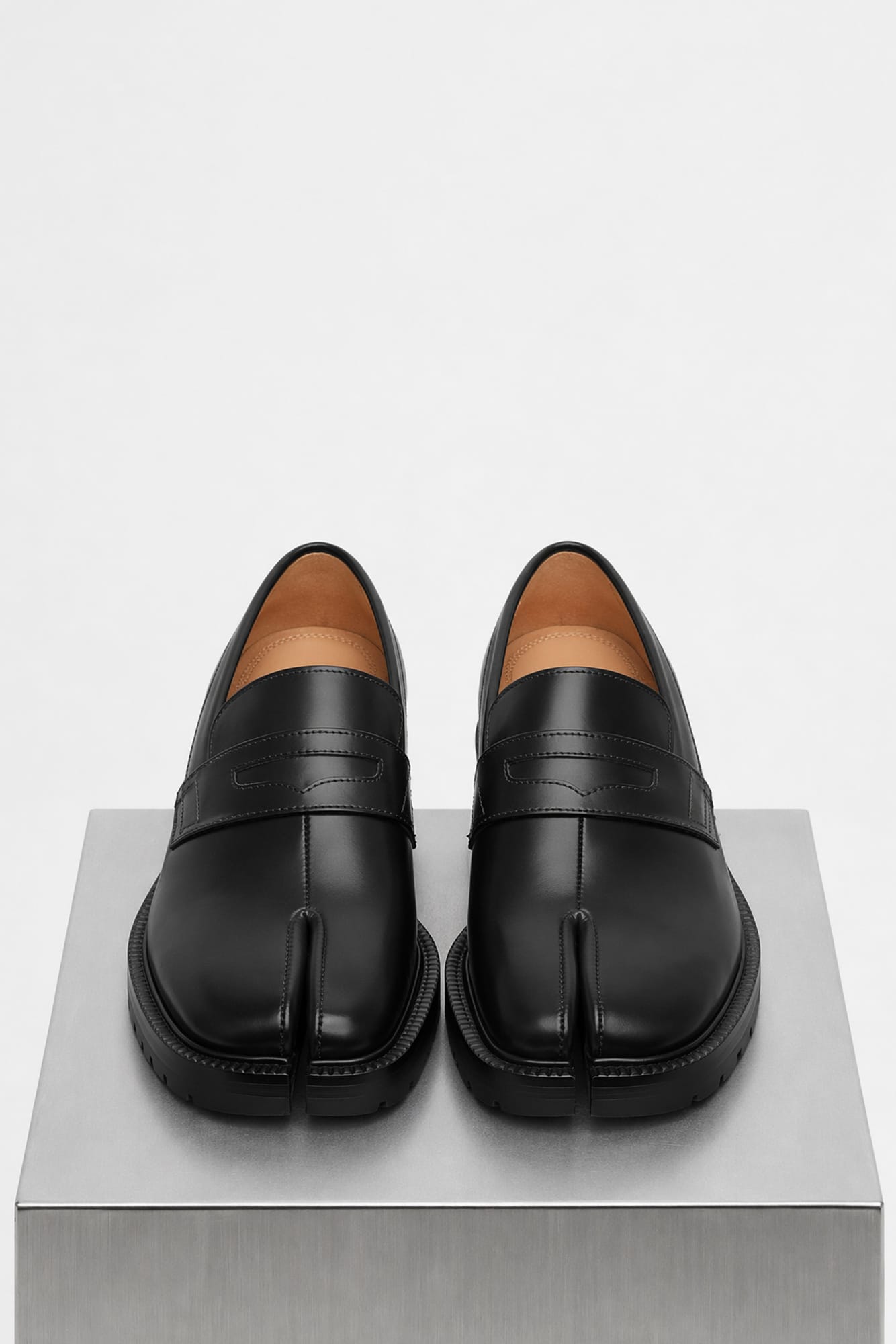 Maison Margiela Tabi County Loafer in Black